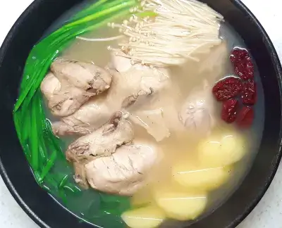 푸짐한-한-끼-만찬이-되는-보양식-국물요리-닭-한-마리