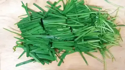 세척-부추-5cm-길이로-자르기